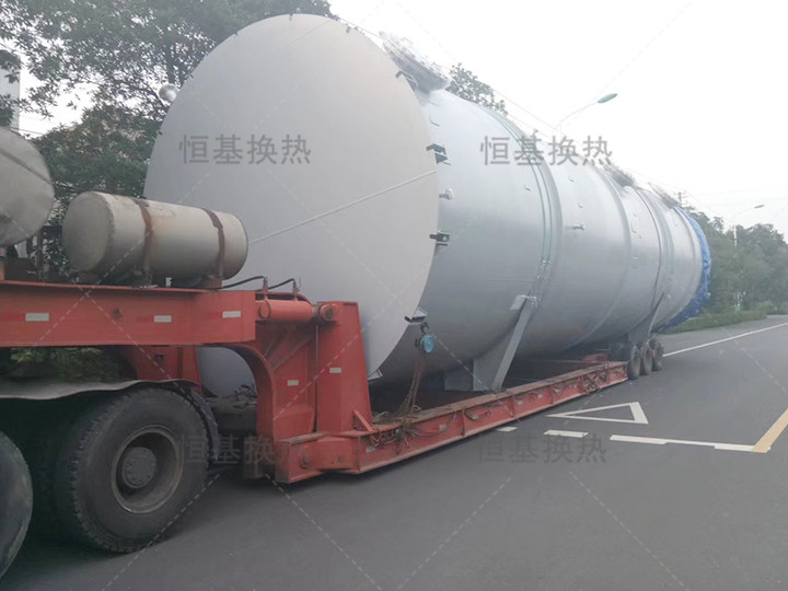 儲(chǔ)罐發(fā)貨現(xiàn)場(chǎng)