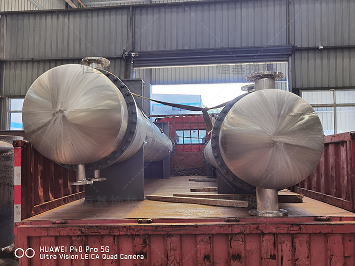 列管式換熱器生產(chǎn)現(xiàn)場(chǎng)